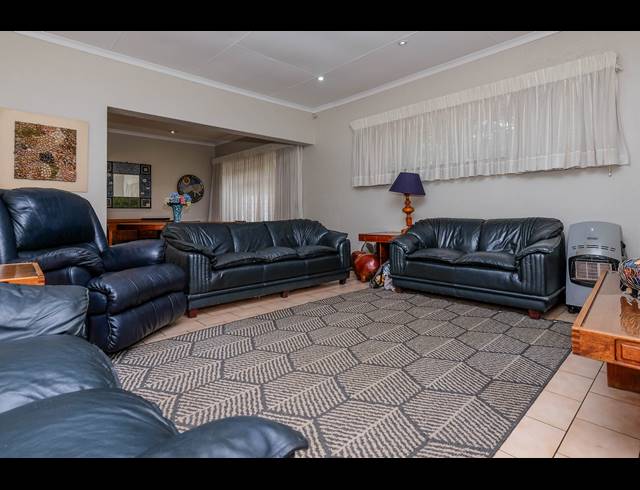 4 BEDROOM HOUSE FOR SALE IN GALLO MANOR